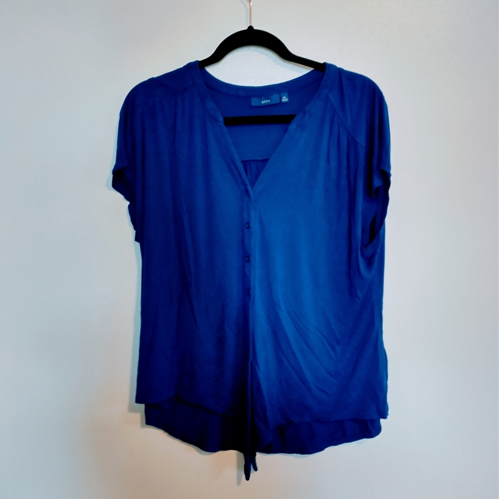 Apt 9 Royal Blue short sleeve top with tie in the front size XL. Mild piling